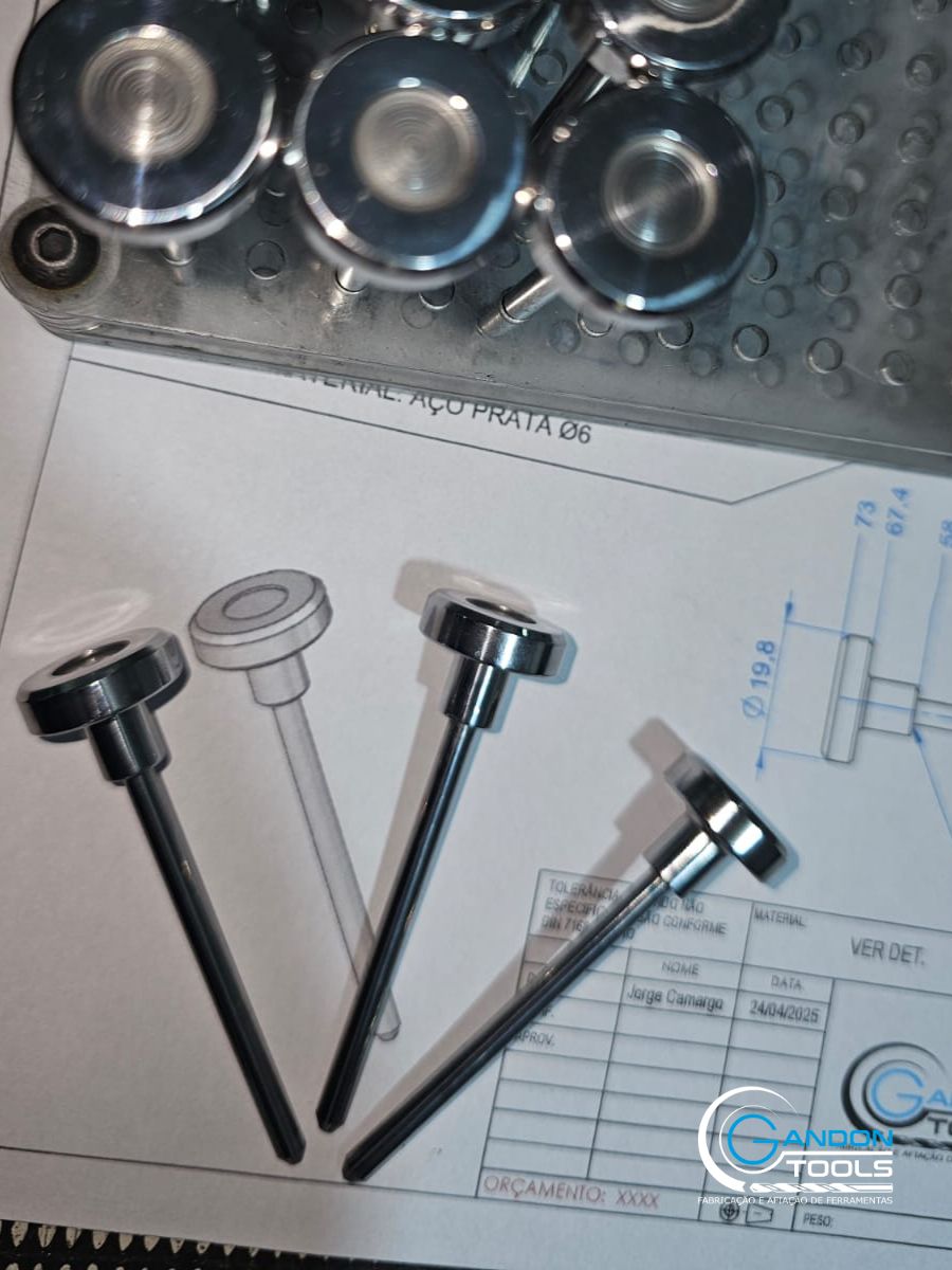 Peças usinadas sobre desenho técnico Gandon Tools