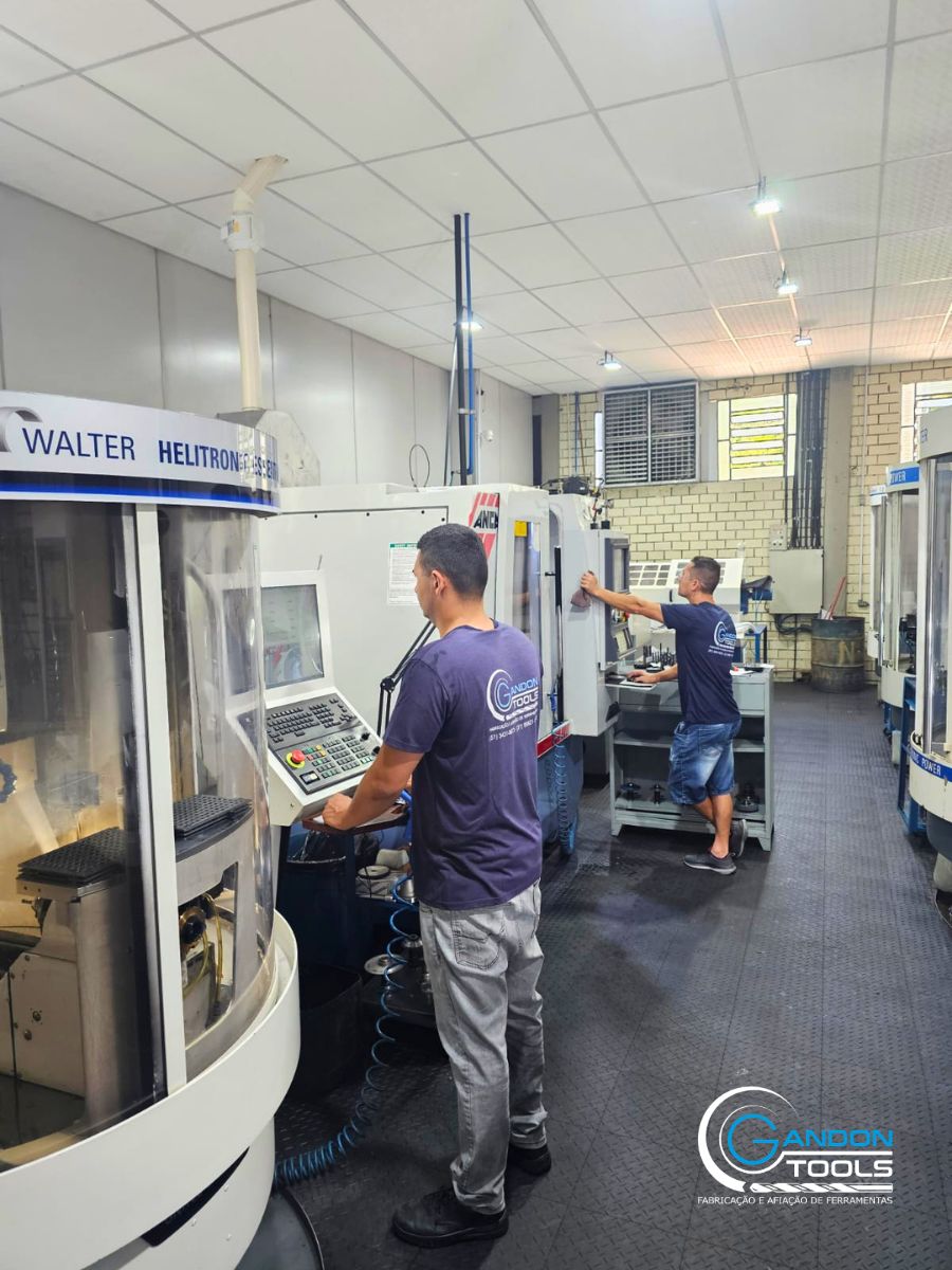 Parque fabril com retificadoras Walter Helitronic Gandon Tools